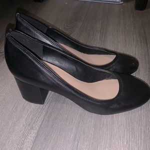 Black Aldo Leather Size 7 Chunky Heels